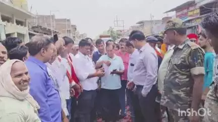 हरिहरगंज: बिजली समस्या से नाराज़ ग्रामीणों ने हरिहरगंज बस स्टैंड NH-139 को 3 घंटे तक किया जाम
