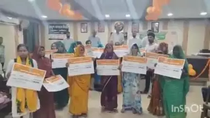 अलीगंज: अलीगंज तहसील क्षेत्र में हादसों के शिकार लोगों के परिजनों को दी गई आर्थिक सहायता, 33 मृतकों के लाभार्थी लाभांवित