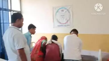 गुन्नौर: गांव करकौरा के समीप सड़क किनारे खड़े बच्चे को बाइक सवार ने मारी टक्कर, बच्चा हुआ घायल