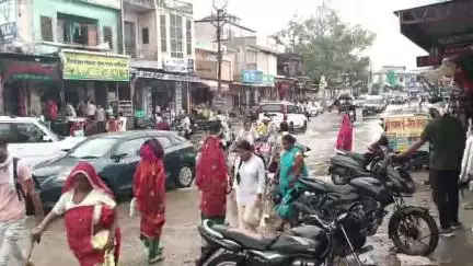 दांतारामगढ़: पलसाना में बरसात से सड़कों पर पानी भर गया, वाहन चालकों को हो रही परेशानी