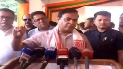 উত্তৰ লক্ষীমপুৰ: 'কোনো হিন্দুৱে গৰুৰ মূৰ মন্দিৰৰ সমুখত পেলোৱা বুলি কোৱাজনৰ মন-মগজু কিমান ক'লা হ'ব পাৰে চিন্তা কৰক',আজাদত মুখ্যমন্ত্ৰীৰ মত