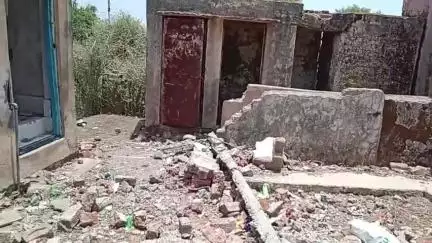 शाजापुर: मोहना: माध्यमिक स्कूल में बाउंड्री वॉल नहीं होने से असुरक्षित भवन, प्रधानाध्यापक ने दी जानकारी