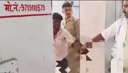 महोबा: ननौरा इलाके में इको वैन और बाइक की टक्कर, भीषण सड़क हादसे में दूल्हे के फुफेरे भाई सहित 5 की मौत