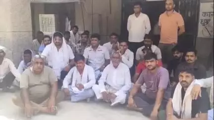 सरदारशहर: खेजड़ा गांव के ग्रामीणों ने पानी की समस्या को लेकर जलदायिक विभाग कार्यालय पर किया जोरदार विरोध प्रदर्शन #jansamasya