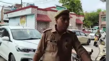 #महोबा कार और मोटरसाइकिल की आमने-सामने हुई भिड़ंत मे पांच लोगो की मौत,तीन घायल।घायलो को जिला चिकित्सालय भर्ती कराया गया