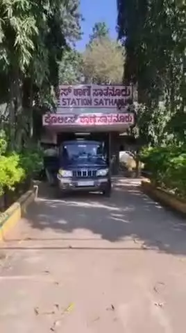 ಕನಕಪುರ: ತಲೆಮರೆಸಿಕೊಂಡಿದ್ದ ಆರೋಪಿಯನ್ನು ಬಂಧಿಸಿದ ಸಾತನೂರು ಪೊಲೀಸ್ ಠಾಣೆ ಪೊಲೀಸರು