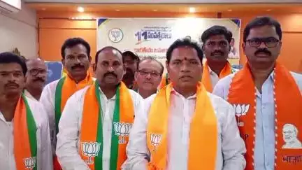 గిద్దలూరు: గిద్దలూరులో దేశ ప్రధాని నరేంద్ర మోడీ పాలనను కొనియాడుతూ దేశ ఆర్థిక వ్యవస్థను బలోపేతం చేశారన్న అధ్యక్షులు శ్రీనివాసులు