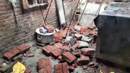 तरबगंज: वजीरगंज के दो अलग-अलग स्थानों पर गिरी आसमानी बिजली, घर गिरा, बाल-बाल बचा परिवार, भैंसे की हुई मौत