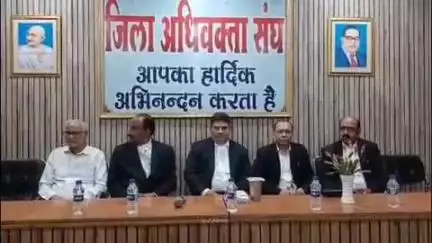 छिंदवाड़ा नगर: ग्रीष्मकालीन अवकाश खत्म होने के बाद जिला कोर्ट परिसर में अधिवक्ता संघ और न्यायाधीशों का समारोह हुआ आयोजित