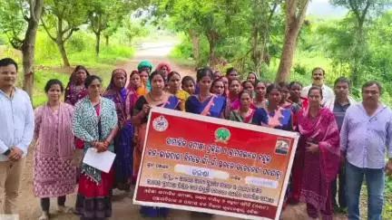 ଦେବଗଡ: କଲଣ୍ଡା ଗ୍ରାମପଂଚାୟତରେ ସାମାଜିକ ସମୀକ୍ଷା ପ୍ରକ୍ରିୟା ଓ ଗ୍ରାମସଭାରେ ବହୁଳ ଜନ ଭାଗିଦାରୀ ନିମନ୍ତେ ସଚେତନତା ପଦଯାତ୍ରା
