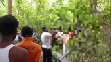 ঝাড়গ্রাম: পারিবারিক অশান্তির জেরে রোহিনীতে গলায় ফাঁস লাগিয়ে আত্মঘাতী এক যুবক, মৃতদেহ ময়নাতদন্তের জন্য আনা হল ঝাড়গ্রাম মর্গে