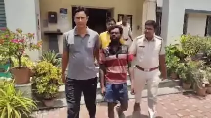 হাবরা ১: সুপারমার্কেট এলাকা থেকে এক দুষ্কৃতীকে গ্রেফতার করে আদালতে পেশ
