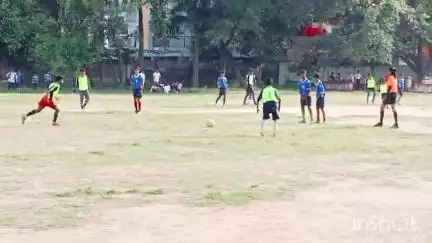 বর্ধমান ১: সুব্রত কাপ আন্ডার ১৫ ফুটবল প্রতিযোগিতার হাড্ডাহাড্ডি খেলা অনুষ্ঠিত হল বর্ধমান মিউনিসিপাল বয়েজ হাই স্কুলের মাঠে