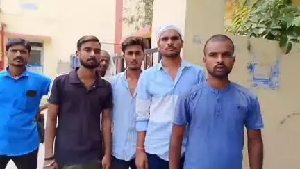 उन्नाव: थाना सोहरामऊ के एयरटेल वेयर हाउस के बाहर ड्रेस व सैलरी मांगने पर वेंडर ने युवकों के साथ लाठी-डंडों से की मारपीट