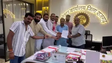 राजगढ़: गुर्जर समाज ने इतिहास से छेड़छाड़ पर जताई नाराज़गी, 7 सूत्री मांगों को लेकर सीएम के नाम राजगढ़ कलेक्टर को सौंपा ज्ञापन