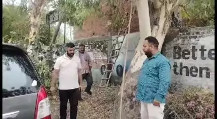 ਗੁਰਦਾਸਪੁਰ: ਪੁਰਾਣੇ ਬੱਸ ਸਟੈਂਡ ਨੇੜੇ ਜੰਗਲੀ ਜੀਵ ਵਿਭਾਗ ਦੇ ਅਧਿਕਾਰੀਆਂ ਨੇ ਚਾਈਨਾ ਡੋਰ ਵਿੱਚ ਫਸੇ ਇੱਕ ਪੰਛੀ ਦੀ ਬਚਾਈ ਜਾਣ
