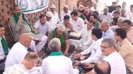करनाल: मुस्तफाबाद में भारतीय किसान यूनियन का धरना प्रदर्शन, प्रशासन से बातचीत के बाद हुआ समाप्त