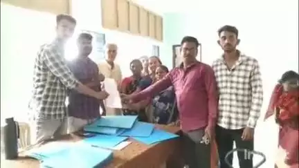 भिवापूर: सिद्धार्थनगर येथील अतिक्रमण धारकांना पट्टे वाटप करण्याच्या मागणीचे मुख्यधिकारी यांना निवेदन