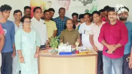 বিষ্ণুপুর ২: পঞ্চানন অঞ্চলের নিঃশব্দ বিপ্লবের প্রস্তুতি সভার আগে পঞ্চানন অঞ্চলে কর্মী সমর্থকদের নিয়ে আলোচনা সভা করলেন নবকুমার বেতাল