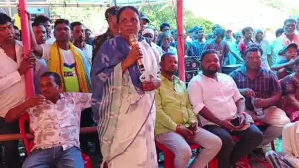 चक्रधरपुर: चक्रधरपुर के चन्द्री गांव में छऊ नृत्य प्रतियोगिता का आयोजन, सांसद जोबा माझी उपस्थित रहीं
