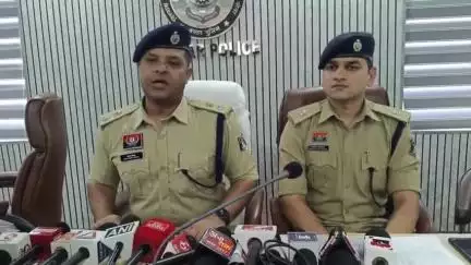 जगदलपुर: त्रिवेणी परिसर में पुलिस अधीक्षक शलभ सिन्हा ने प्रेस वार्ता कर इंश्योरेंस के नाम पर ठगी करने वाले गैंग का किया खुलासा