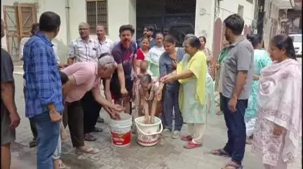 ਬਰਨਾਲਾ: ਅਹਾਤਾ ਨਰਾਇਣ ਸਿੰਘ ਮੁਹੱਲੇ ਵਿੱਚ ਰਹਿੰਦੇ ਲੋਕ ਗੰਦੇ ਪਾਣੀ ਦੀ ਸਮੱਸਿਆ ਤੋਂ ਪਰੇਸ਼ਾਨ , ਲੋਕਾਂ ਨੇ ਕੀਤੀ ਨਾਅਰੇਬਾਜ਼ੀ #jansamasya