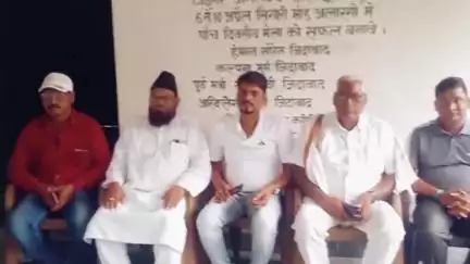 डुमरी: झामुमो नेताओं ने बलथरिया पंचायत सचिव सुखलाल महतो की आत्महत्या मामले की उच्चस्तरीय जांच की मांग की