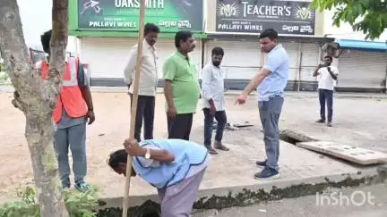 కరీంనగర్: నగరంలో పరిశుభ్రత పాటించని దుకాణ సముదాయాలకు భారీగా జరిమానా విధించిన నగరపాలక సంస్థ కమిషనర్ ప్రఫుల్ దేశాయి