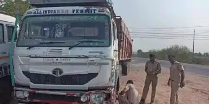 निवाई: दतवास पुलिस ने गश्त के दौरान तन जगसरा से अवैध बजरी से भरे ट्रेलर को किया ज़ब्त
