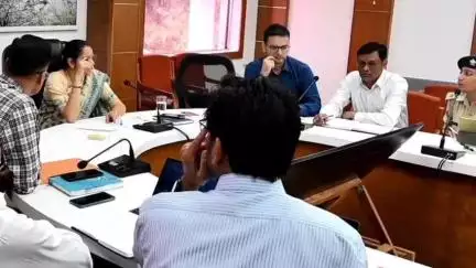 टिहरी: अंतर्राष्ट्रीय योग दिवस की तैयारी को लेकर डीएम खंडेलवाल की अध्यक्षता में हुई बैठक, दिए गए आवश्यक दिशा-निर्देश