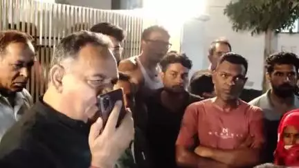 हिसार: हांसी में बिजली गुल होने से MLA आवास पर लोगों ने किया प्रदर्शन, विधायक ने निगम एक्सिएन को लगाई झाड़