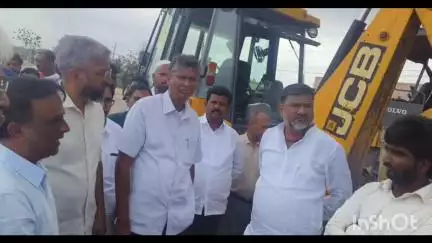 ಮಾನ್ವಿ: ಪಟ್ಟಣ ಹೊರವಲಯದಲ್ಲಿ ರಸ್ತೆ ಕಾಮಗಾರಿ ಪರಿಶೀಲಿಸಿದ ಲೋಕೋಪಯೋಗಿ ಇಲಾಖೆ ಸಚಿವ ಸತೀಶ್ ಜಾರಕಿಹೊಳಿ