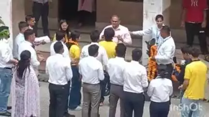 हमीरपुर: निजी संस्थान की विभिन्न परीक्षाओं में हमीरपुर में 32 छात्रों ने किया अव्वल प्रदर्शन, SDM संजीत सिंह ने किया सम्मानित