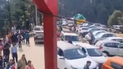 कुल्लू: एनएच-305 जलोड़ी जोत में ट्रैफिक जाम से लोग परेशान