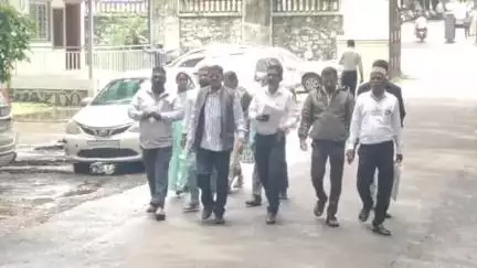 सातारा: शेतकऱ्यांना सरसकट कर्जमाफी करून सातबारा कोरा करण्याबाबत राष्ट्रीय समाज पक्षाचे जिल्हाधिकाऱ्यांना निवेदन