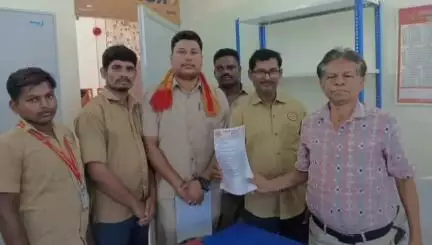 ବୌଦ୍ଧ ସଦର: ବୌଦ୍ଧ ଠାରେ ଓଡ଼ିଶା ଡ୍ରାଇଭର ମହାସଂଘ ପକ୍ଷରୁ ଷ୍ଟିୟରିଂ ଛାଡ ଆନ୍ଦୋଳନ ପାଇଁ ଜିଲ୍ଲାପାଳଙ୍କୁ ଦାବିପତ୍ର ପ୍ରଦାନ