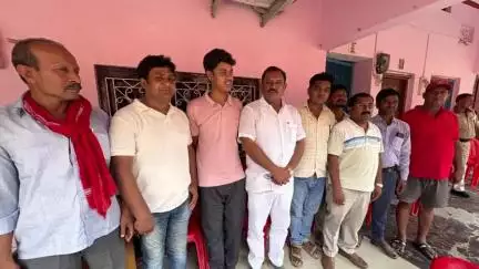 मैरवा: शाही लंगड़पुरा गांव में नीट परीक्षा में उत्तीर्ण छात्र को विधायक ने पुरस्कार देकर किया सम्मानित