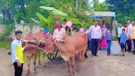 कळमनूरी: पिंपरी बु.जि प शाळेत पहिल्या वर्गात प्रवेश घेणाऱ्या विद्यार्थ्यांची चक्क बैलगाडीत मिरवणूक काढून केले जल्लोषात स्वागत