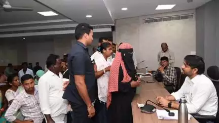 అసిఫాబాద్: ప్రజావాణిలో వచ్చిన దరఖాస్తులను త్వరగా పరిష్కరించాలి:జిల్లా కలెక్టర్ వెంకటేష్ దోత్రే