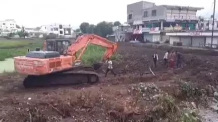 मोर्शी: जनसेवा ग्रुपच्या परिश्रमाला यश, मोर्शी शहरात नाली खोलीकरण व स्वच्छता अभियानाला सुरुवात