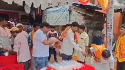 बांसडीह: बढ़ते तापमान से लोग परेशान, सुखपुरा कस्बा निवासी समाजसेवी दीपक शुक्ला ने कहा- राहगीरों के लिए नहीं है पेयजल की व्यवस्था
