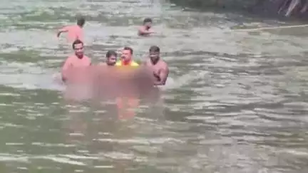 തൊടുപുഴ: മൂലമറ്റം ത്രിവേണി സംഗമത്തിൽ സുഹൃത്തുക്കൾക്കൊപ്പം കുളിക്കാനിറങ്ങിയ യുവാവ് മുങ്ങിമരിച്ചു