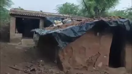 आबू रोड: आबूरोड के कुंई तालाब फली में दिनदहाड़े अज्ञात लोगों ने घरों में तोड़फोड़ कर की लूटपाट, चार दर्जन से अधिक लोगों ने लाठी क