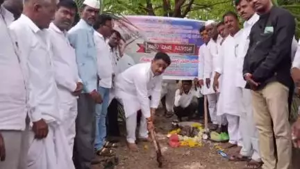 ಸಿಂದಗಿ: ಬೋರಗಿ ಗ್ರಾಮದಲ್ಲಿ ಸಿಸಿ ರಸ್ತೆ ಕಾಮಗಾರಿ ಭೂಮಿಪೂಜೆ ನೆರೆವೇರಿಸಿದ ಶಾಸಕ ಅಶೋಕ ಮನಗೂಳಿ