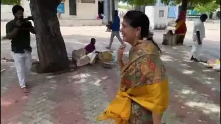 இராமேஸ்வரம்: பாமகவில் தந்தை மகனிடையே உச்சகட்ட மோதல்-சைலன்டாக  நம்பு கோவிலில் மகள்களுடன் சாமி தரிசனம் செய்த சௌமியா அன்புமணி