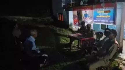 डीडीहाट: थाना कनालीछीना पुलिस ने वाइब्रेट विलेज अमाली में रात चौपाल का आयोजन किया
