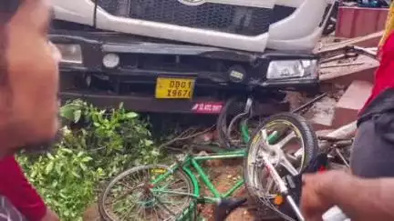 रामगढ़: रामगढ़/दुमका भागलपुर मार्ग पर कंटेनर और बाइक की टक्कर में बाइक सवार की मौत