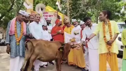 गोटेगांव: बासनपानी चौराहे पर गौ संरक्षण पदयात्रा का भव्य स्वागत, दिल्ली में पीएम मोदी से करेंगे मुलाकात