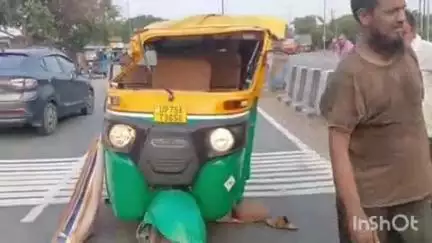 औरैया: कोतवाली क्षेत्र के इंडियन ऑयल चौकी के समीप अनियंत्रित होकर ऑटो डिवाइडर से टकराया, चालक ऑटो छोड़कर भागा