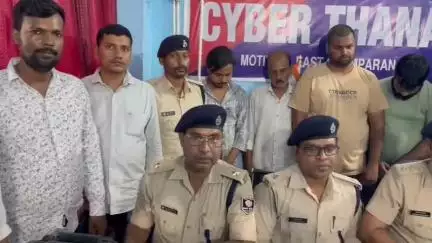 मोतिहारी: शहर से 29,29,680/- भारतीय मुद्रा, 99,500/- नेपाली मुद्रा, 24 लैपटॉप, 7 टैब और 02 रिवॉल्वर के साथ 05 साइबर फ्रॉड गिरफ्तार